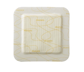 MEDICAZIONE BIATAIN IN SCHIUMA DI POLIURETANO CON BORDO ADESIVO IN SILICONE 10X10 CM 10 PEZZI - Farmamood